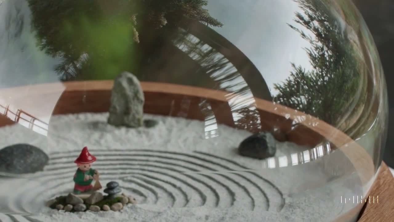 Jardín Zen dentro de una esfera de vidrio
